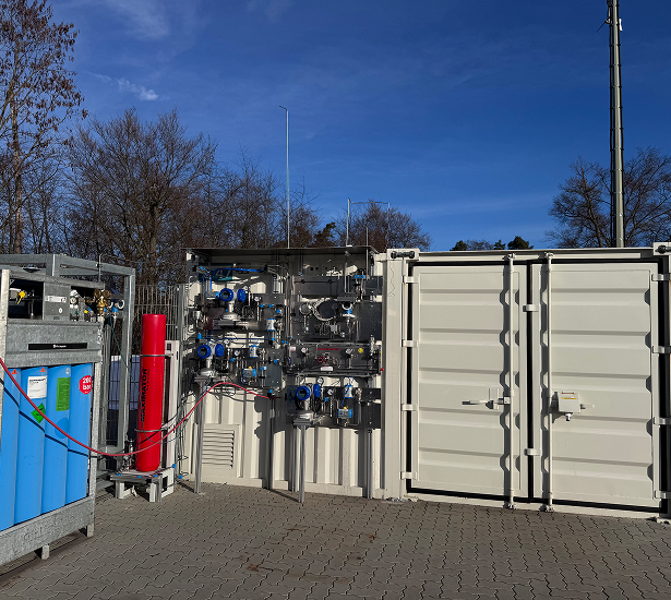 Open process plant during the commissioning of the H<sub>2</sub>-in-the-Loop electrolyzer.